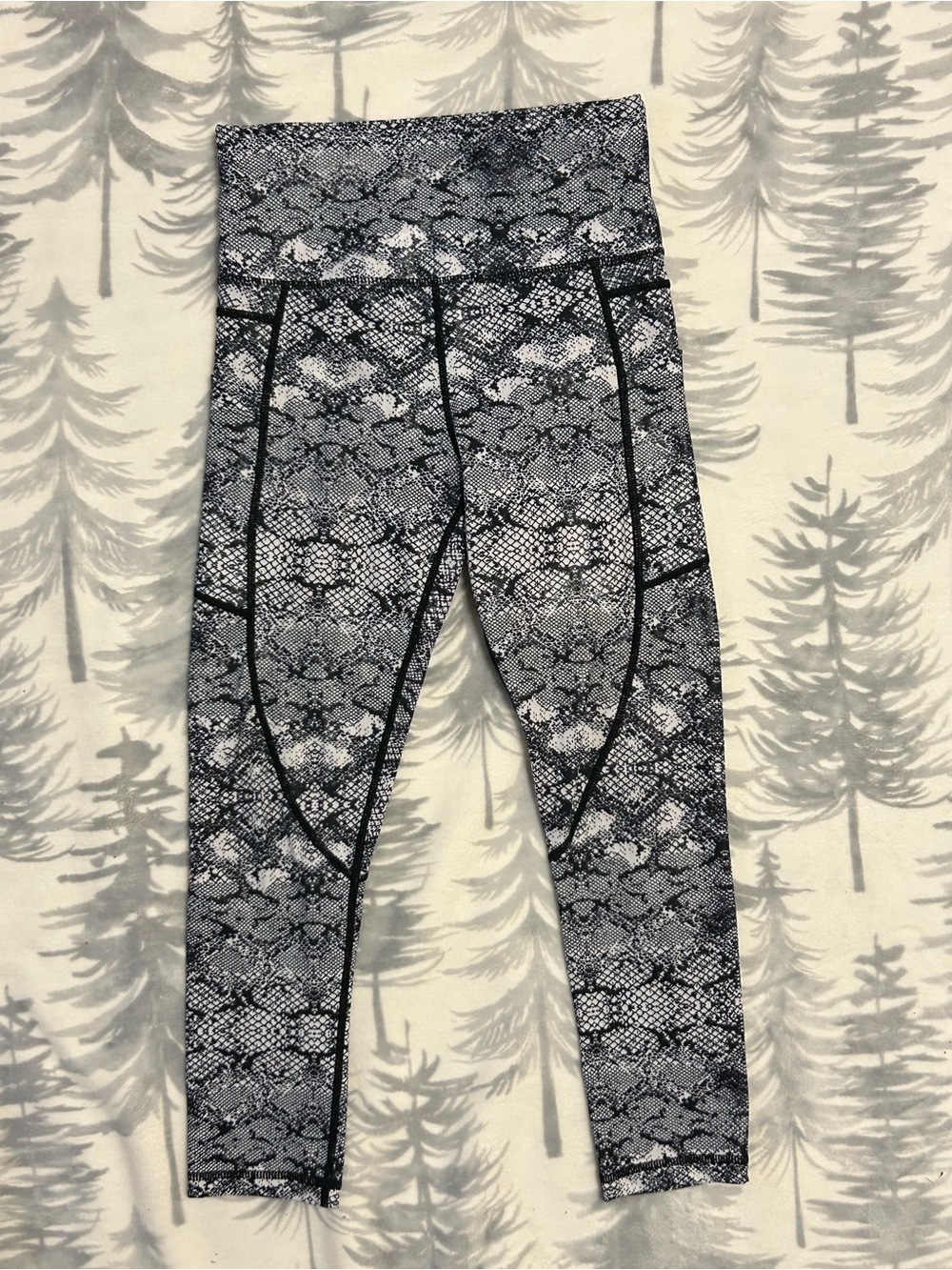 Zyia Black & White Snake Print Girls Leggings